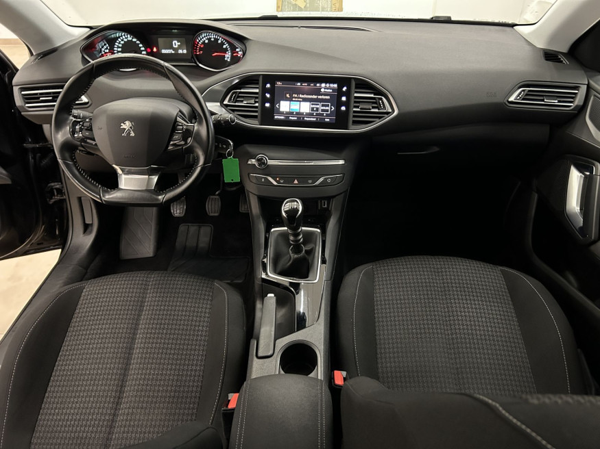 PEUGEOT 308 Active PT 130, Navi, SHZ