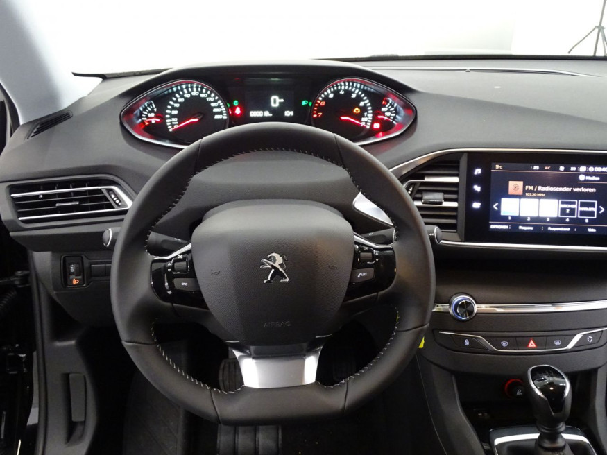 PEUGEOT 308 Active PT 130, Navi, SHZ