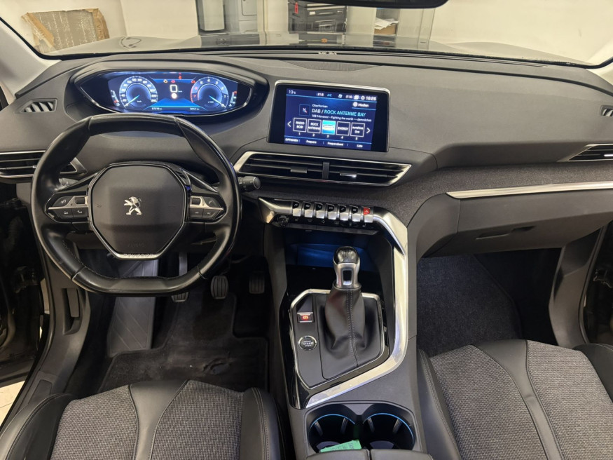 PEUGEOT 5008 Allure Pure Tech 130, LED