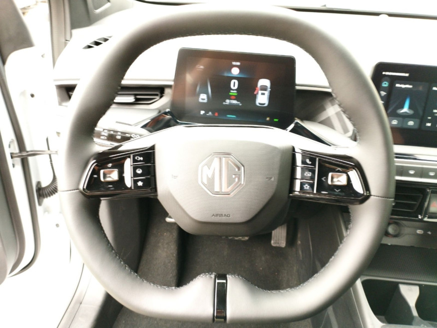 MG 3 Hybrid + Luxury 1.5